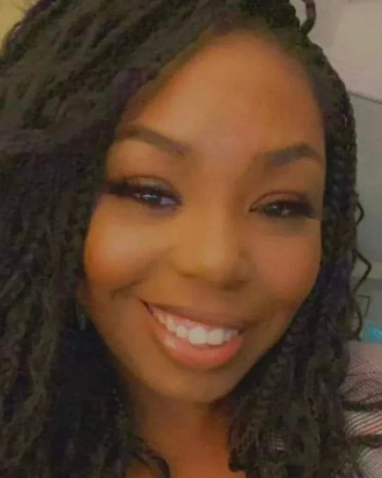 Candace "Candee" Martin, Therapist at SEC LLC, smiling at the camera.